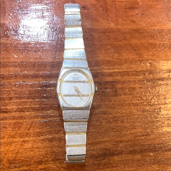 Vintage 1980s Seiko Gold and Silver Watch